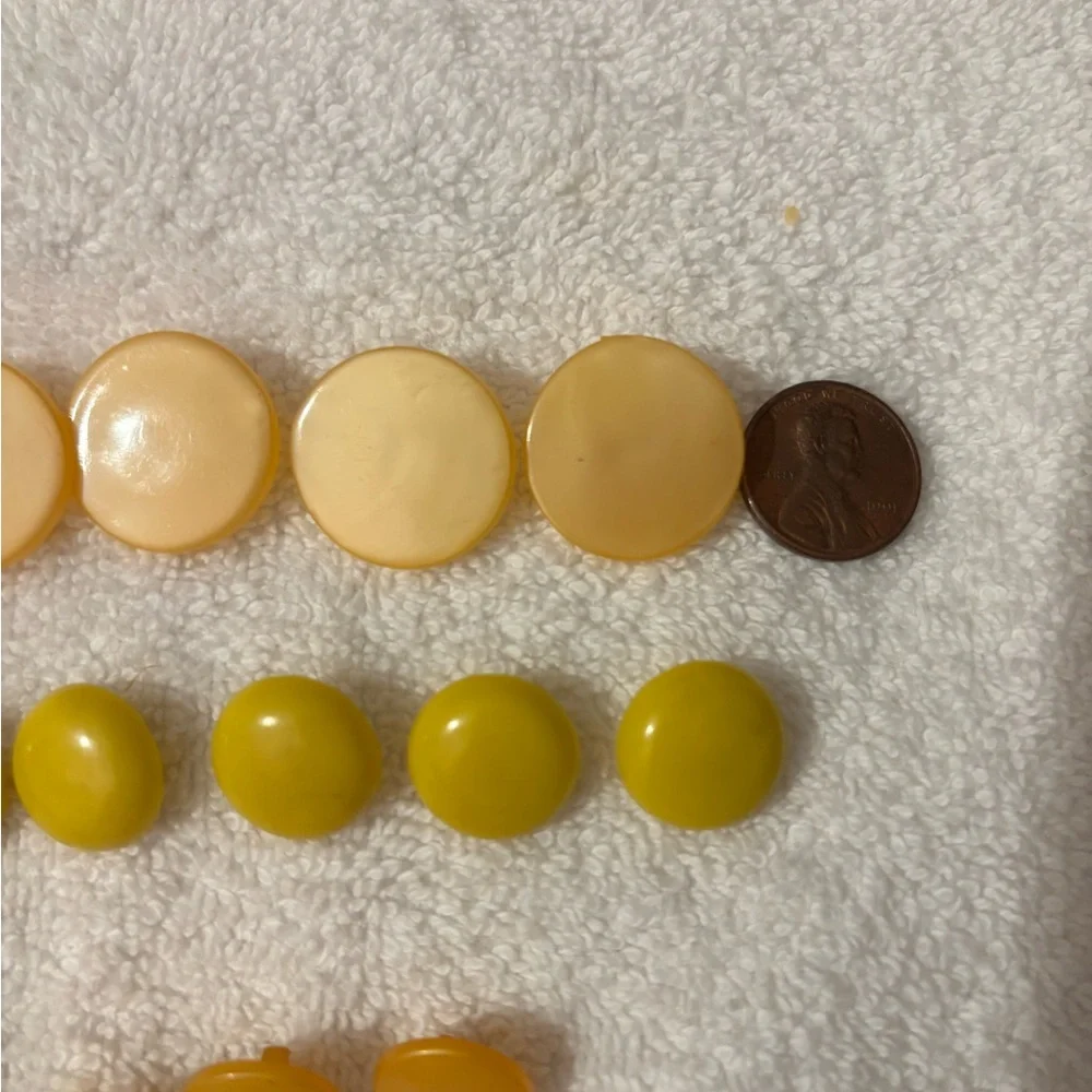 Buttons - Picture 2 of 6